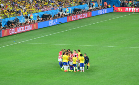 特伦特9记三分平纪录！与字母同砍37分队史首现 利拉德低迷遭调侃