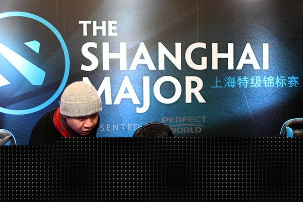 也不故作神 也不故作神